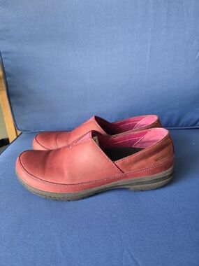 Merrell Red Leather Slip-On Comfort Clogs Women’s 8.5 Comfort Walking Clogs